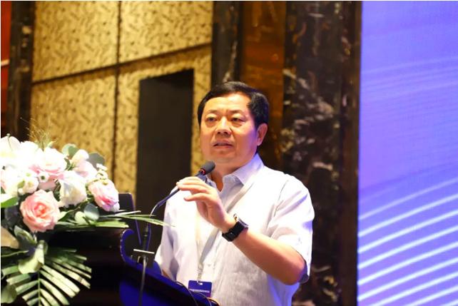 鋯鉿分會副會長兼秘書長安仲生,中國五金制品協會專職副理事長金立新